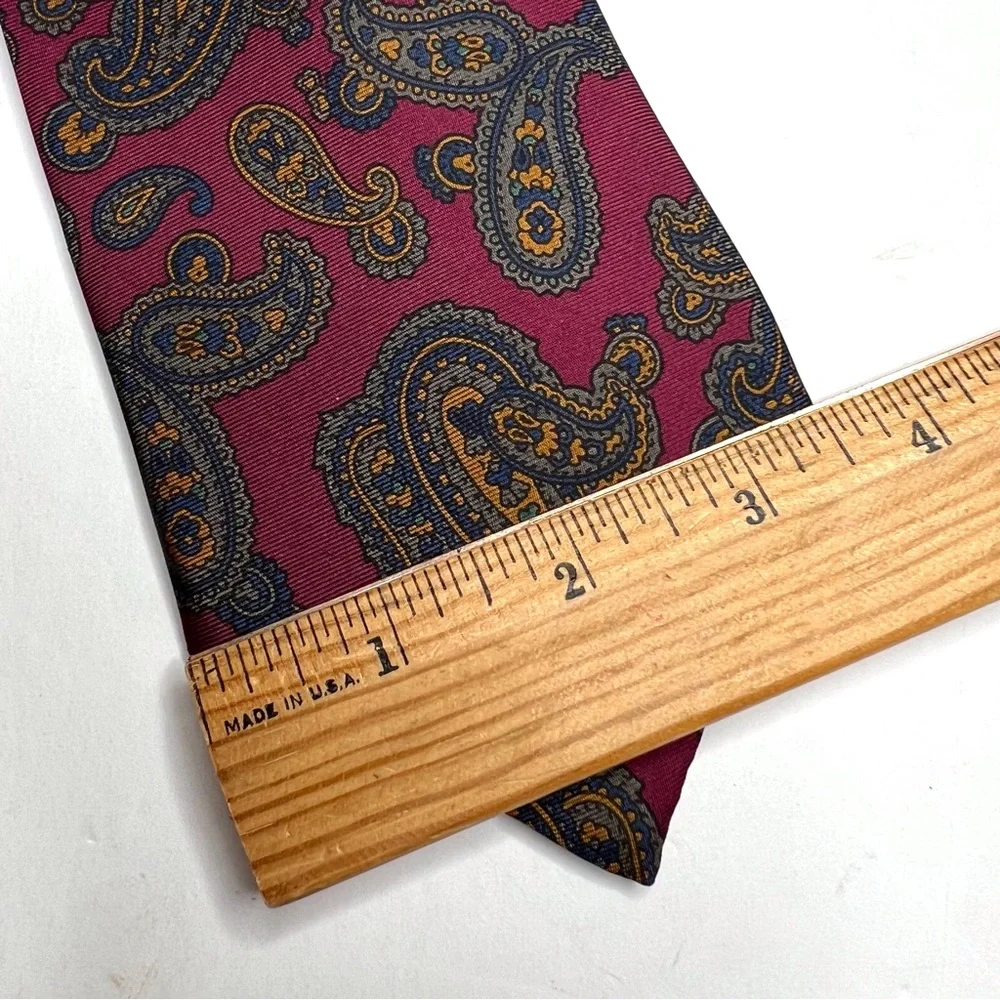 Lanvin 100% Silk Red Paisley Necktie Tie Preppy Academia Wall Street Classic